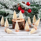 Festive mini trees - Breng in één keer warme kerstsfeer in huis met 8 mini kerstboompjes in verschillende formaten.