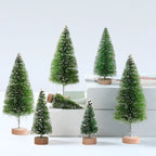 Festive mini trees - Breng in één keer warme kerstsfeer in huis met 8 mini kerstboompjes in verschillende formaten.