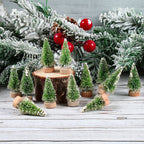 Festive mini trees - Breng in één keer warme kerstsfeer in huis met 8 mini kerstboompjes in verschillende formaten.